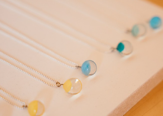 collier-artisan-verrier bijoux et artisanat d'art en Bretagne